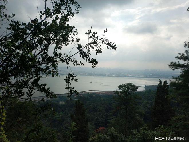 必一运动官网一日游爬山需要带什么?(图2) 必一运动官网一日游爬山需要带什么?(图2)