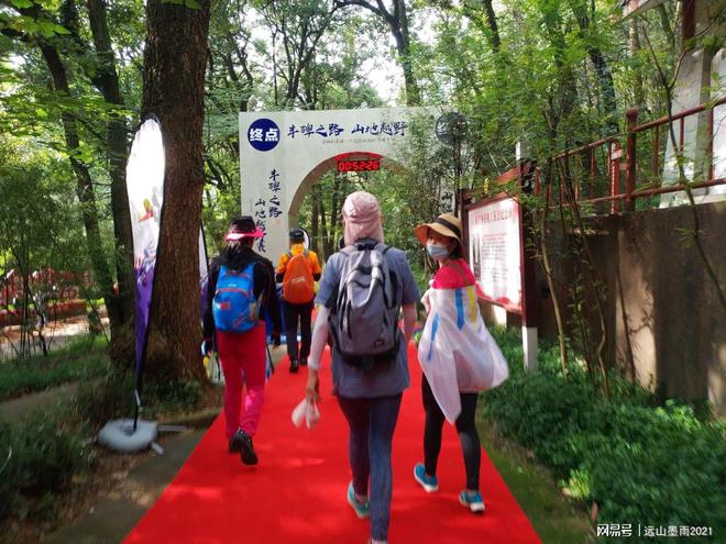 必一运动官网一日游爬山需要带什么?(图4) 必一运动官网一日游爬山需要带什么?(图4)