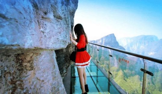 必一体育官网都说了登山时别穿裙子那些不听劝的女游客最后变成了这样(图3) 必一体育官网都说了登山时别穿裙子那些不听劝的女游客最后变成了这样(图3)