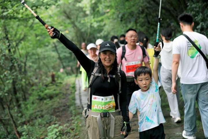 世界遗产 金佛传承 —必一运动官网—2024中国健身名山·第九届金佛山登山赛圆满落幕(图7)