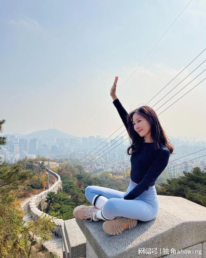 必一体育官网亲自上山试试看：穿上健身装让你时尚又舒适(图2)