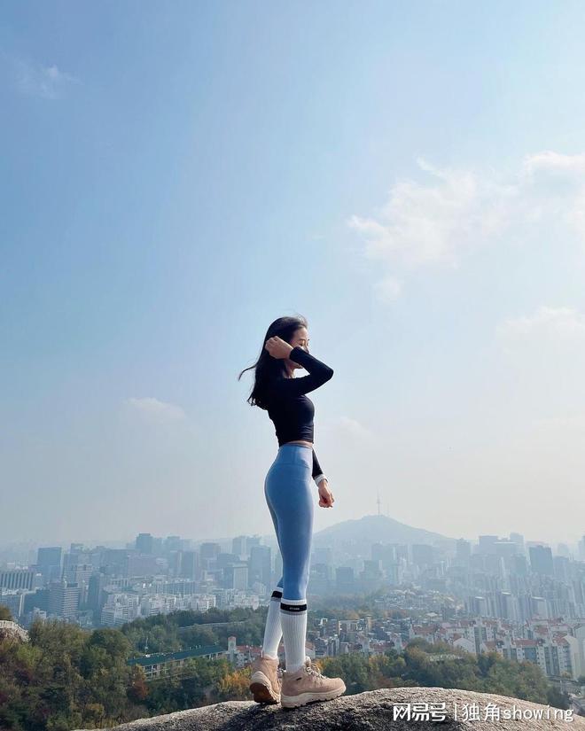 必一体育官网亲自上山试试看：穿上健身装让你时尚又舒适