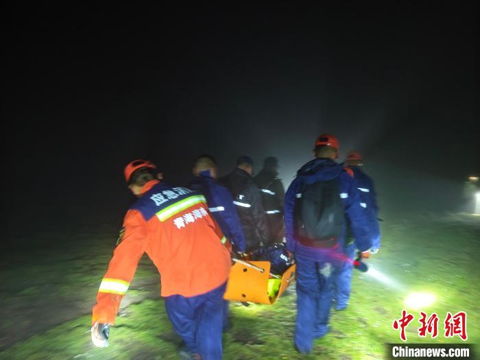 必一体育青海海东:4名“驴友”被困山中消防连夜搜救(图2) 必一体育青海海东:4名“驴友”被困山中消防连夜搜救(图2)