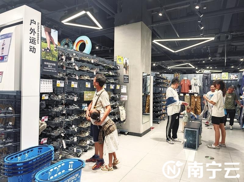 必一运动官网登山、野外徒步、水上桨板等户外运动火了 紧跟潮流也要切记安全第一(图2) 必一运动官网登山、野外徒步、水上桨板等户外运动火了 紧跟潮流也要切记安全第一(图2)