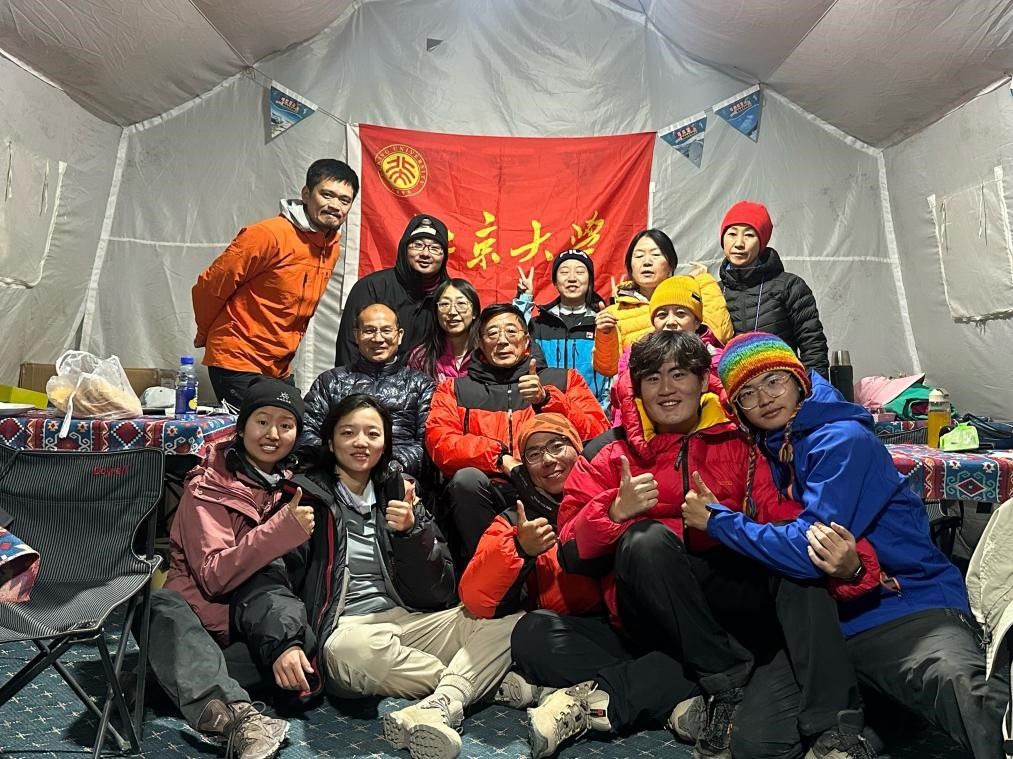 必一体育博雅常怀慕峰葱岭丝路共迎祖国华诞 ——北大师生2024年暑期赴塔县登山科考社会实践活动侧记(图8)