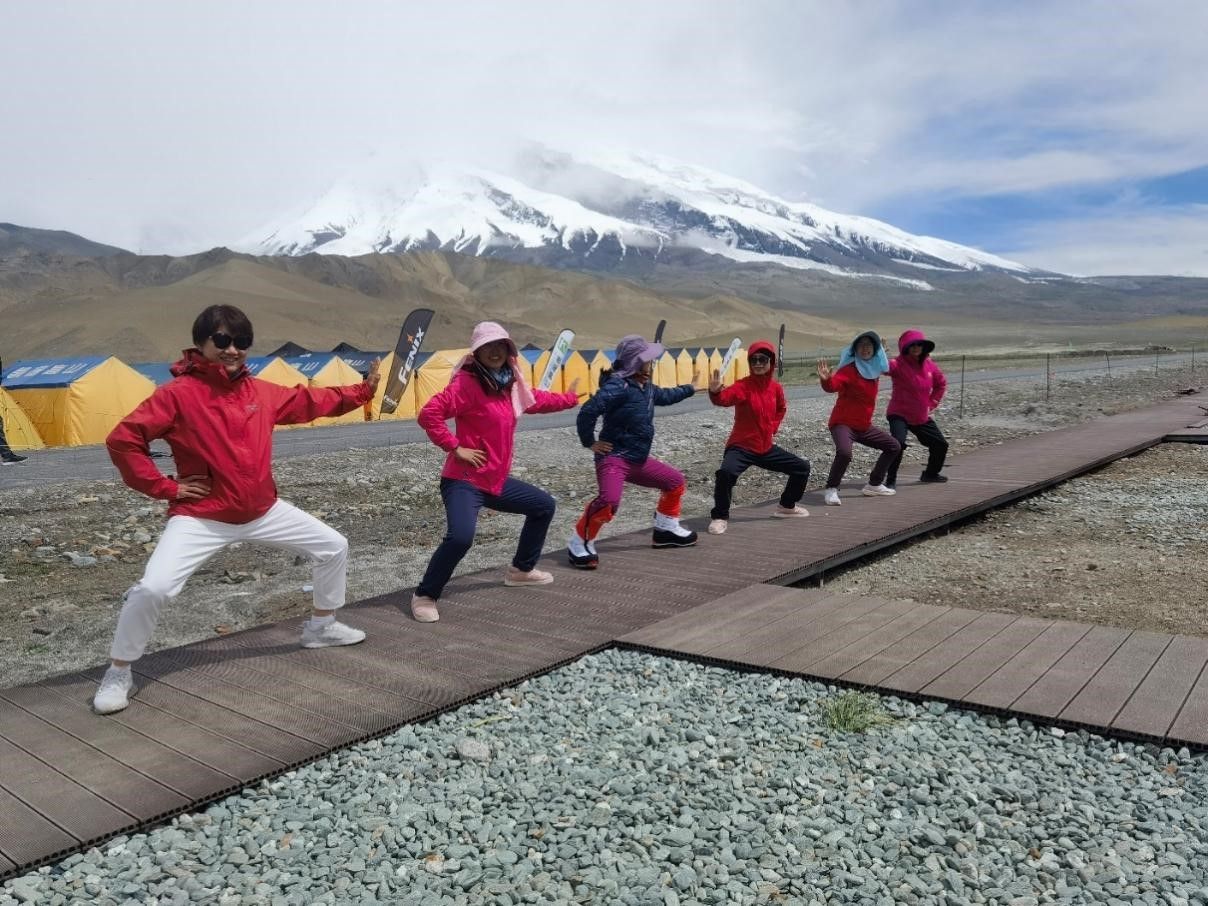 必一体育博雅常怀慕峰葱岭丝路共迎祖国华诞 ——北大师生2024年暑期赴塔县登山科考社会实践活动侧记(图12)