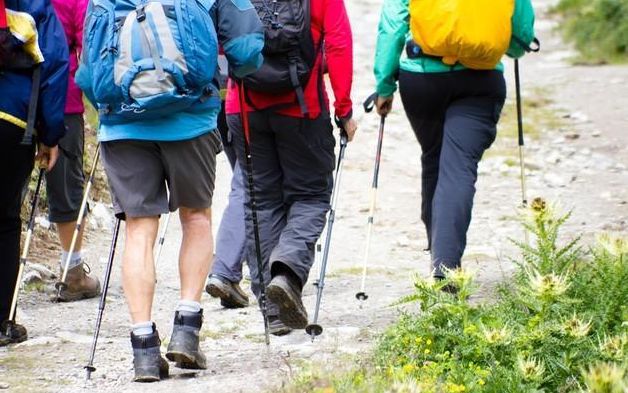 必一体育官网女子靠气球解锁轻松爬山新方式网友：新商机好省力买买买！(图12)