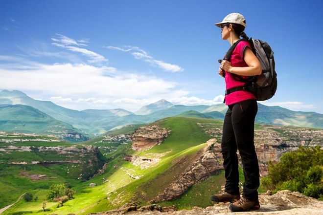 必一体育官网女子靠气球解锁轻松爬山新方式网友：新商机好省力买买买！(图11)