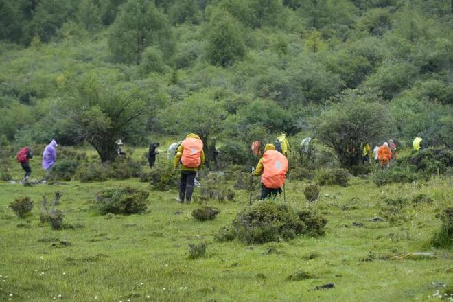 必一运动K天王夺得Sierre-Zinal第十冠；四名法国登山者首次从K2峰飞行降落 犀牛说(图24)