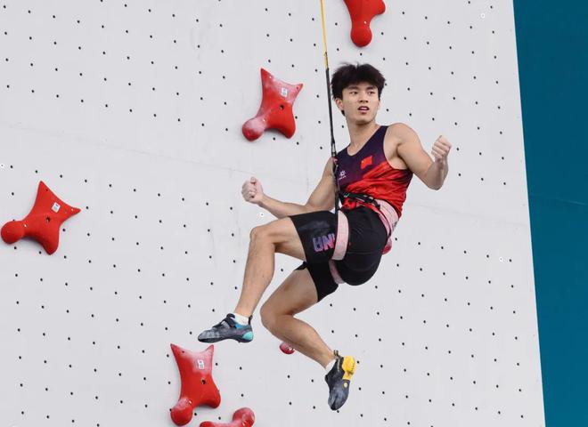 必一运动K天王夺得Sierre-Zinal第十冠；四名法国登山者首次从K2峰飞行降落 犀牛说(图10)