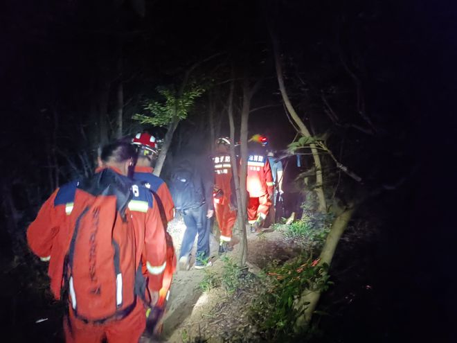 户外活动有风险徒必一体育步登山要谨慎(图2) 户外活动有风险徒必一体育步登山要谨慎(图2)