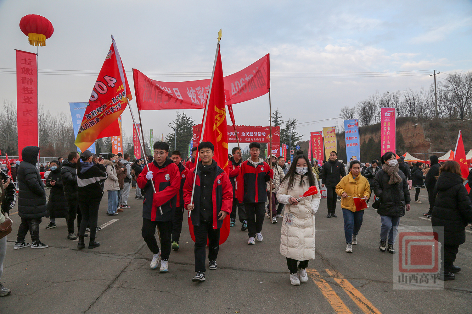 必一运动我市举行2024年“新年登高步步高”全民健身活动(图2) 必一运动我市举行2024年“新年登高步步高”全民健身活动(图2)