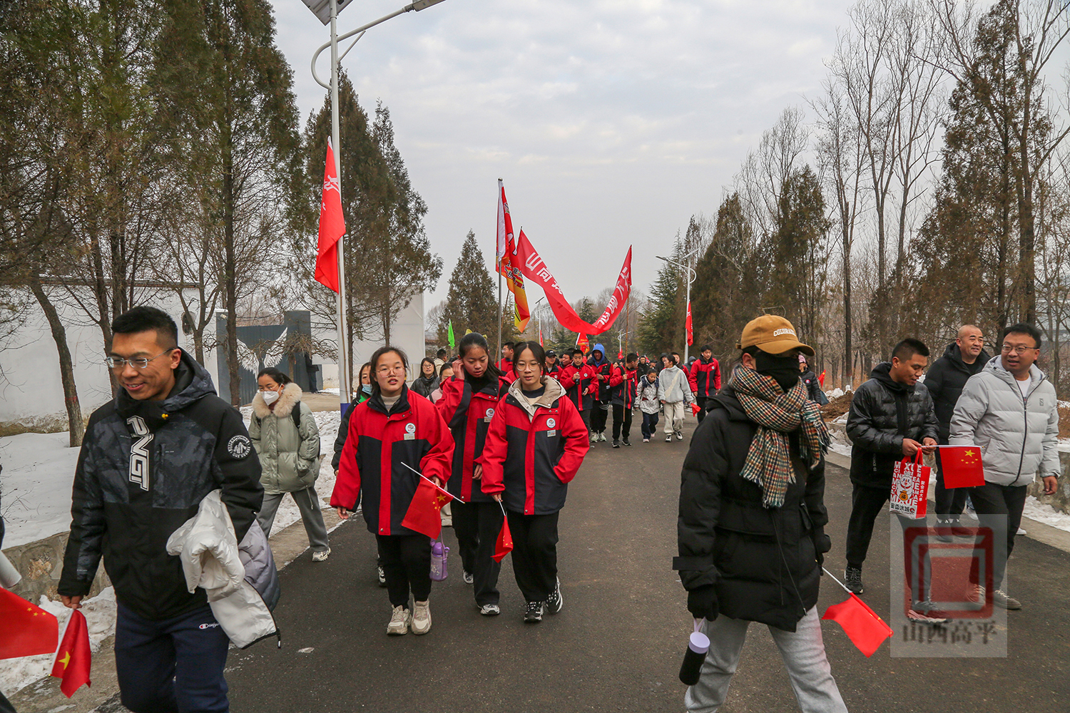 必一运动我市举行2024年“新年登高步步高”全民健身活动(图4) 必一运动我市举行2024年“新年登高步步高”全民健身活动(图4)