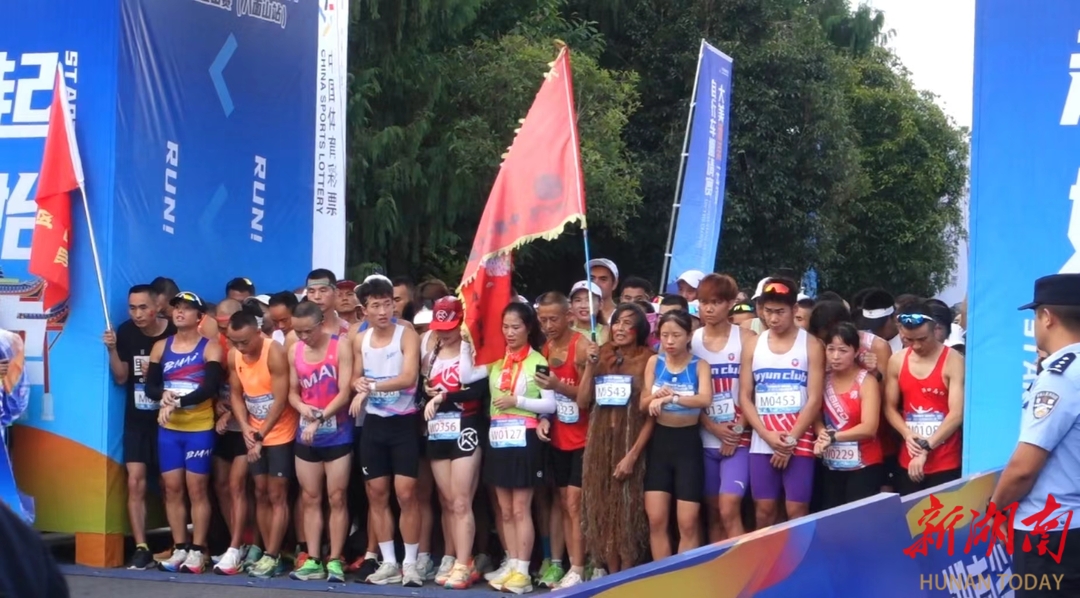 必一运动在青山绿水间纵情奔跑 “巅峰湖南·2024”六大名山登山赛首站在八面山火热开赛(图2)