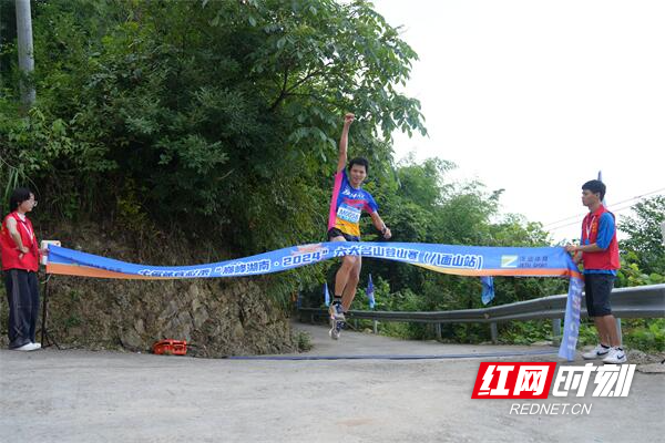 必一运动平台千余人挑战自我!2024巅峰湖南首站在八面山启航(图6) 必一运动平台千余人挑战自我!2024巅峰湖南首站在八面山启航(图6)