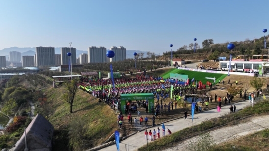 必一运动平台2024 “双11” 全国持杖行走日活动圆满举行掀起全民健身热潮(图3) 必一运动平台2024 “双11” 全国持杖行走日活动圆满举行掀起全民健身热潮(图3)