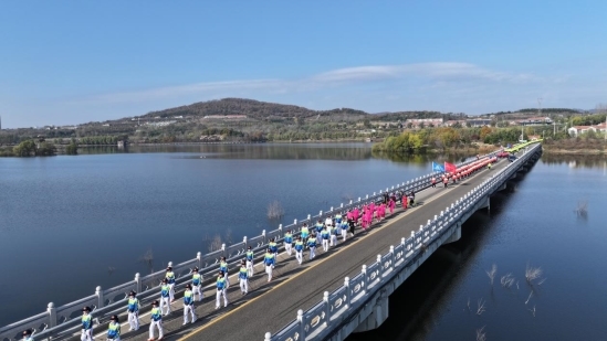 必一运动平台2024 “双11” 全国持杖行走日活动圆满举行掀起全民健身热潮(图4) 必一运动平台2024 “双11” 全国持杖行走日活动圆满举行掀起全民健身热潮(图4)