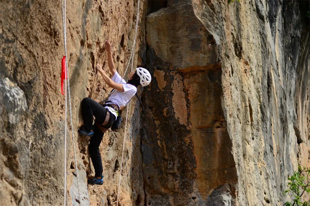 必一运动2024中国攀岩自然岩壁系列赛（海南昌江站）暨年度总决赛在王下乡开赛(图3)