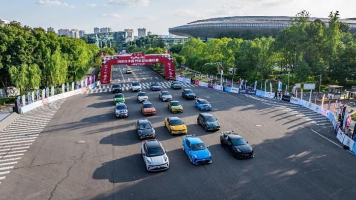 双线征战 领克全系亮相CHC中国汽车登山赛锦标赛(图6) 双线征战 领克全系亮相CHC中国汽车登山赛锦标赛(图6)