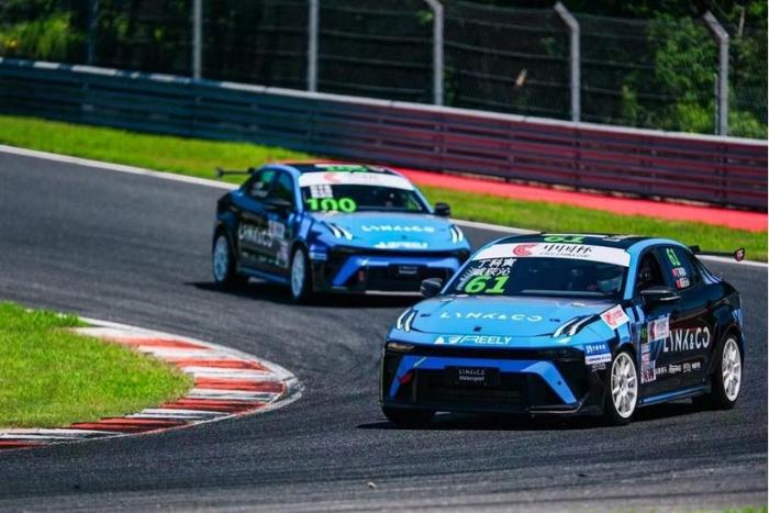 双线征战 领克全系亮相CHC中国汽车登山赛锦标赛(图8) 双线征战 领克全系亮相CHC中国汽车登山赛锦标赛(图8)