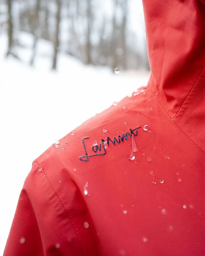女性户外运动服装不再只是“男性缩小版”(图24) 女性户外运动服装不再只是“男性缩小版”(图24)