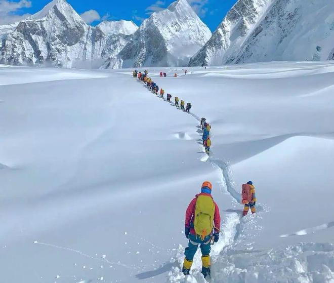 运动装备市场规模将超6000亿珠峰攀登季看点多 犀牛说(图2)