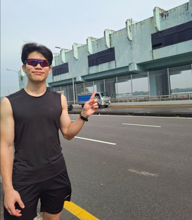 徒步165公里纪念亲人、筹$2000抗癌善款新加坡少年壮举感动全岛(图5)