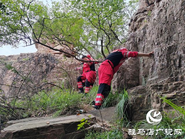 女子凤鸣谷登山失足坠崖 骏驰救援队紧急出动化险为夷(图1) 女子凤鸣谷登山失足坠崖 骏驰救援队紧急出动化险为夷(图1)