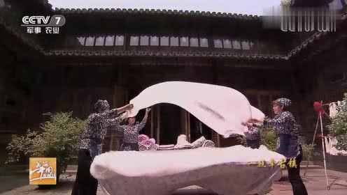 黄山旅行社推荐黄山一日游最佳路线导游领游客去丝绸专卖(图4) 黄山旅行社推荐黄山一日游最佳路线导游领游客去丝绸专卖(图4)