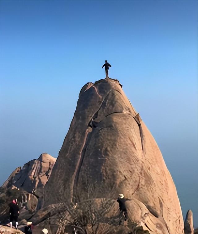 49岁男子崂山坠亡遇难全过程曝光遗体无人机运下山一语成谶(图1)