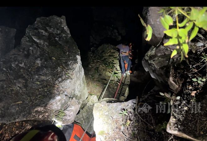 意外发生！柳州两男子爬“野生网红”山崖一人不慎坠崖！同伴施救也被困(图3)
