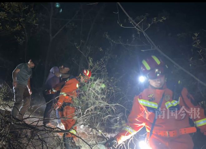 意外发生！柳州两男子爬“野生网红”山崖一人不慎坠崖！同伴施救也被困(图6)