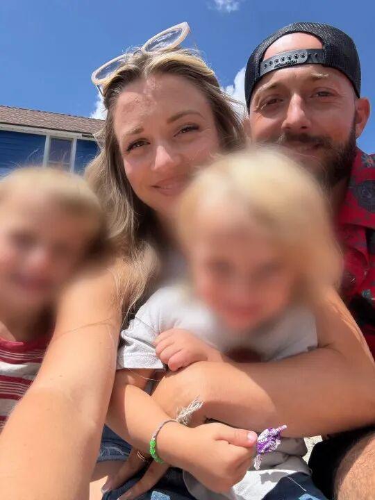 登山被暴风雪围困山顶父亲保护仨娃被赞英雄!真相却是他才是凶手(图2) 登山被暴风雪围困山顶父亲保护仨娃被赞英雄!真相却是他才是凶手(图2)