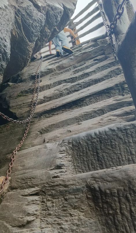 贵州梵净山旅游团建四日游登山徒步挑战团队拓展行程防坑(图4) 贵州梵净山旅游团建四日游登山徒步挑战团队拓展行程防坑(图4)