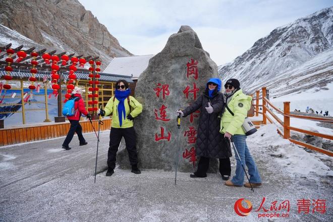 2025年岗什卡雪峰累计接待游客突破100万人次(图2) 2025年岗什卡雪峰累计接待游客突破100万人次(图2)